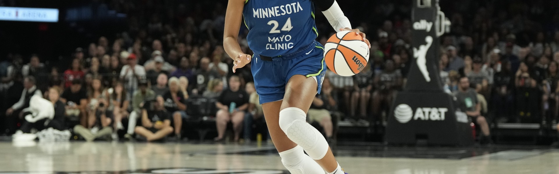 山猫主帅：WNBA历史首位180俱乐部获得了MVP 科利尔也配得上