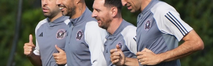 巴萨U40散场…记者：38岁苏牙即将离开迈阿密，正与国民队谈判中