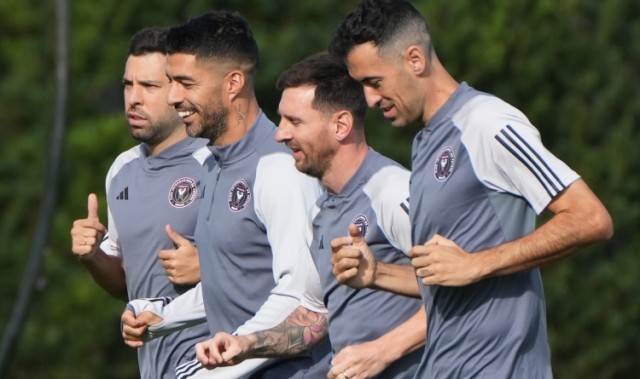 巴萨U40散场…记者：38岁苏牙即将离开迈阿密，正与国民队谈判中