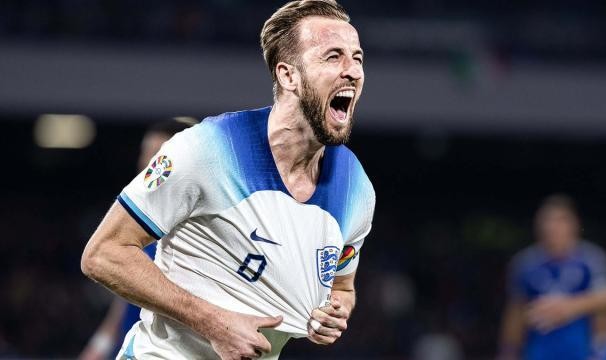 开云娱乐-拜仁让奥西门靠后站：等着，我们先全力进攻凯恩