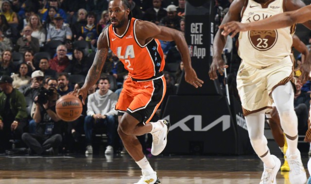 开云娱乐-加兰首秀12分琼斯12中2，小卡23+8+4+2，快船17分逆转残阵勇士