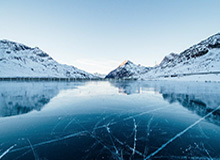 李景亮做出裸绞动作，主播旭旭宝宝秒求饶